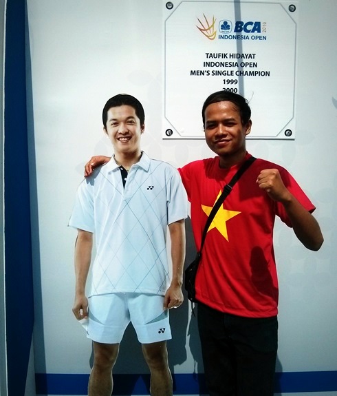 Bersama "Taufik Hidayat" di Wall of Fame