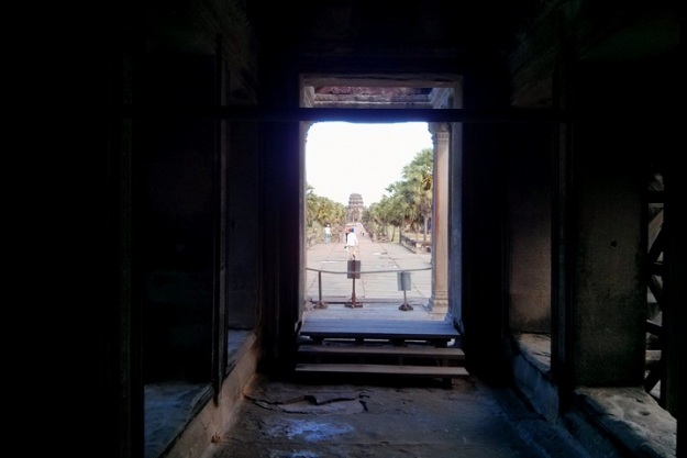 Salah satu lorong di dalam Angkor Wat