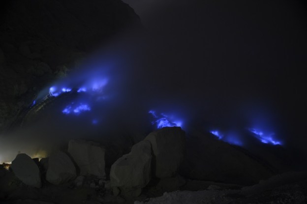 Fenomena Api Biru (foto oleh Pras)