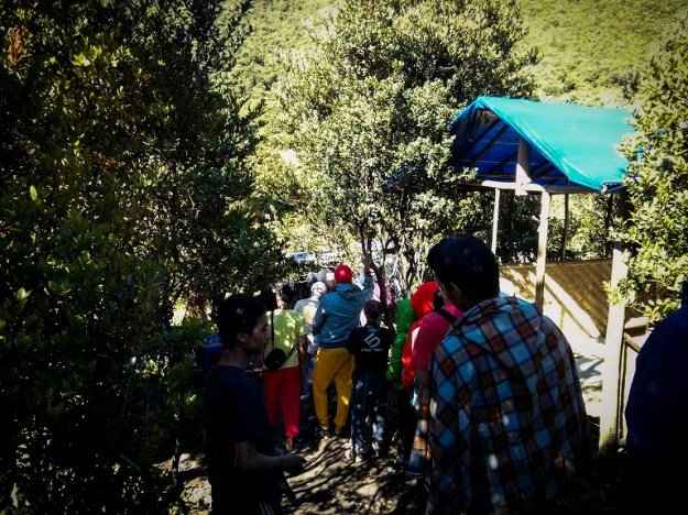 Antrian toilet umum di Pondok Salada