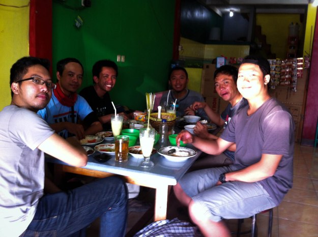 Makan dulu sebelum berpisah