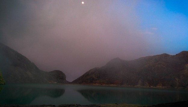 Kawah Ijen saat sunrise