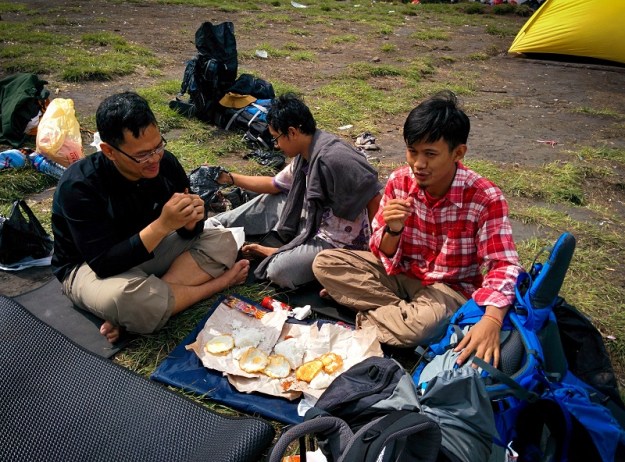 Makan siang di Ranu Kumbolo