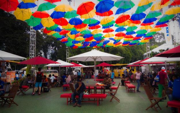 Dekorasi food court di luar Istora