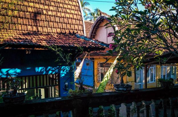 Pasar Seni Senggigi tampak dari depan kamar