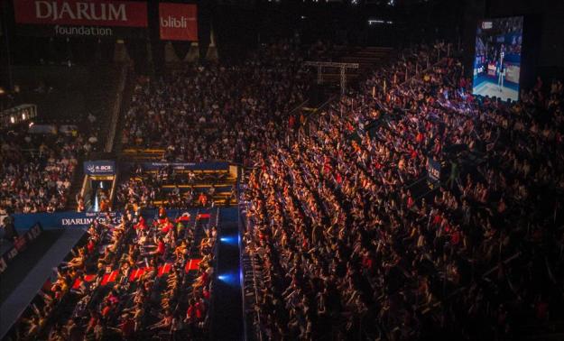 Kepadatan penonton di tribun utara Istora