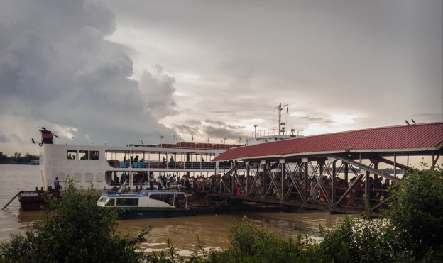 Kapal untuk penyeberangan