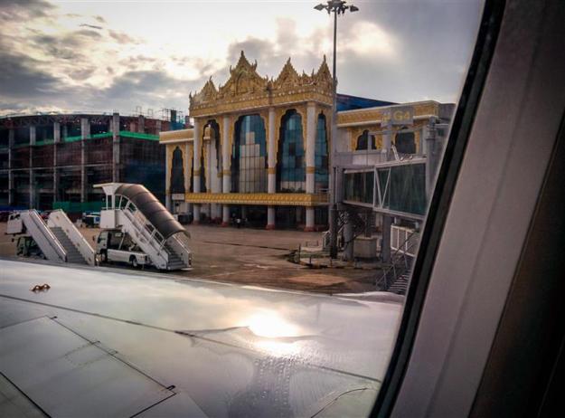 Mendarat di Yangon International Airport