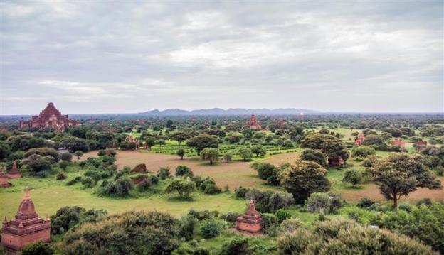 Pemandangan Bagan dari atas Shwesandaw Pagoda
