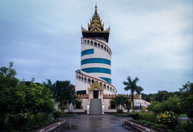 Miniatur Nan Myint Tower