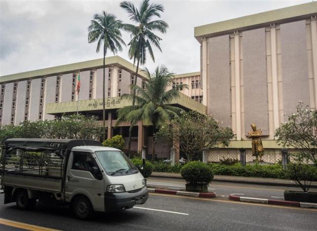 National Museum dilihat dari seberang jalan