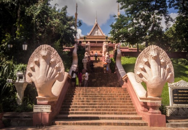 Tangga menuju Wat Phnom
