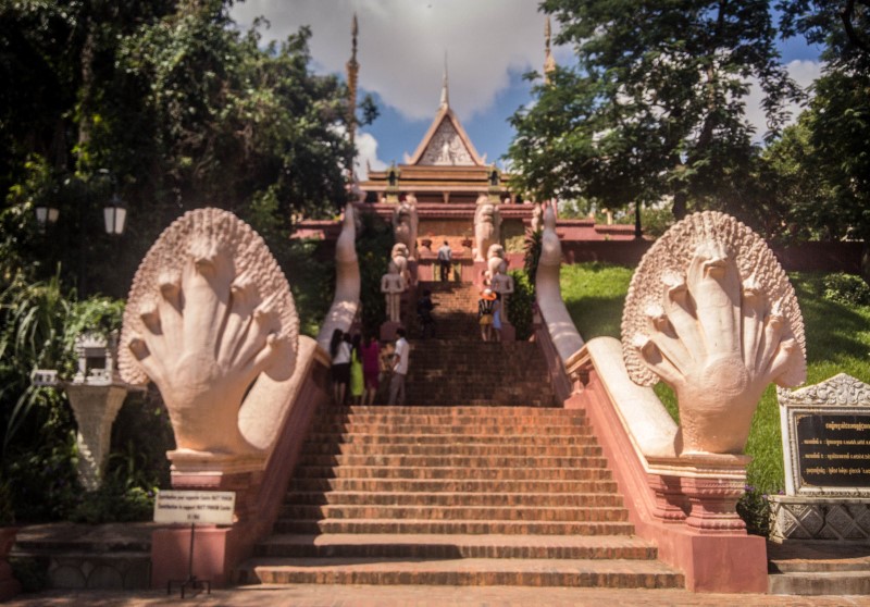 Tangga menuju Wat Phnom