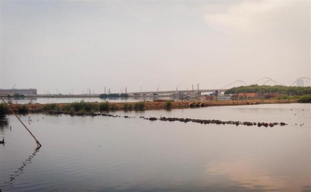 Proyek reklamasi di seberang pantai Angke Kapuk