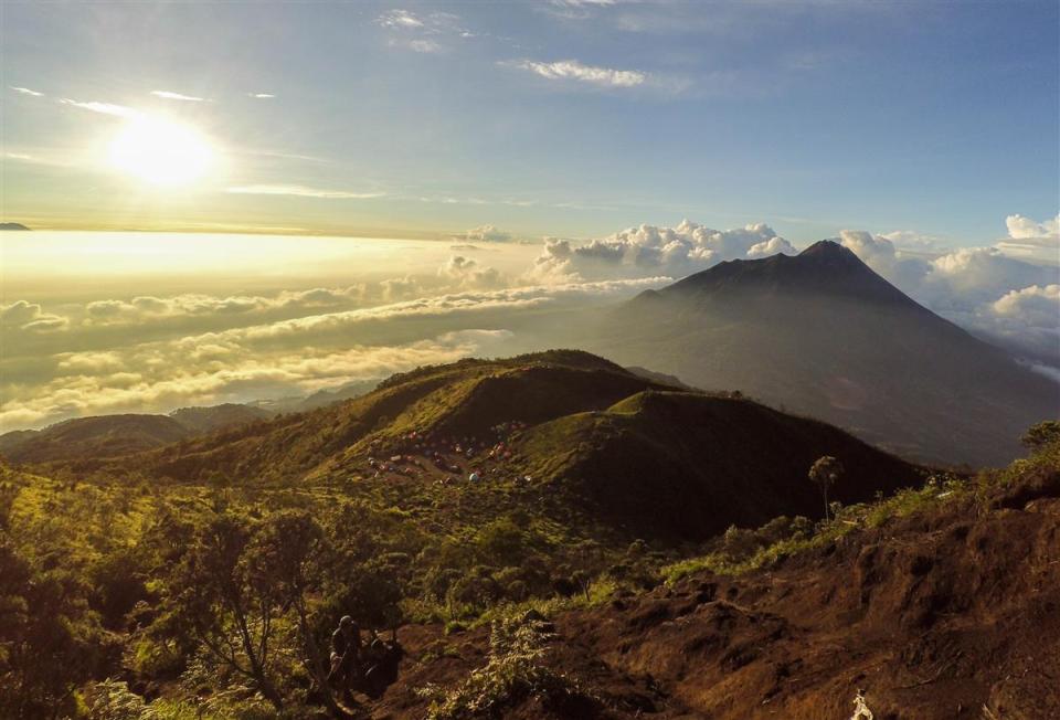 Pemandangan sunrise di Pos 3 Gunung Merbabu
