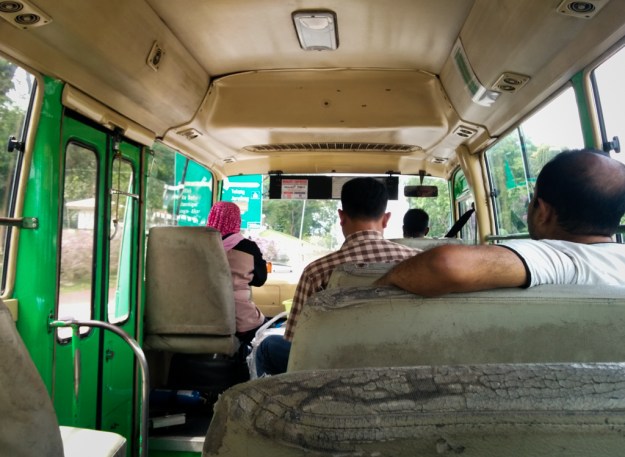 Di dalam bus awam menuju Pusat Bandar