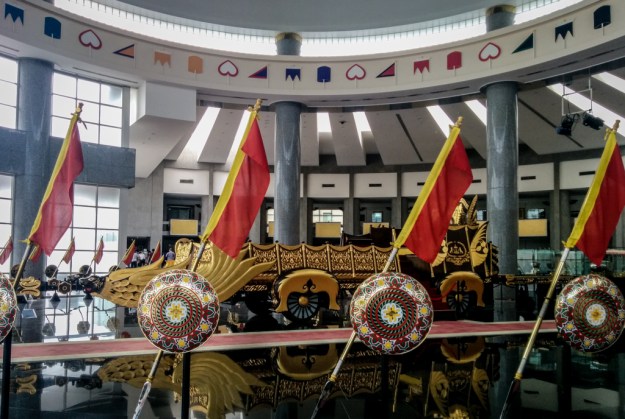 Hall utama The Royal Regalia Museum