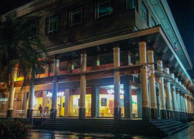 Jollibee di Kompleks YSHHB