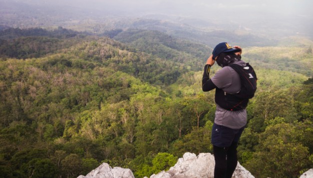Ab di atas tebing batu