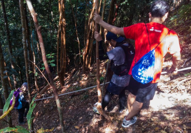 Salah satu turunan curam yang harus kami lalui