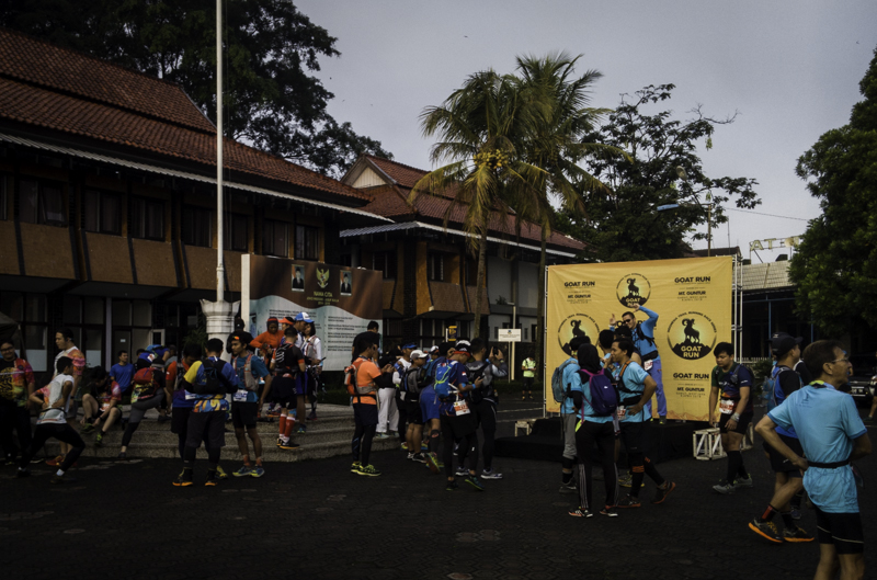 Para pelari menjelang start