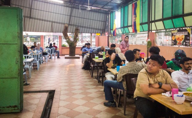 Suasana Restoran Kak Mah Tomyam