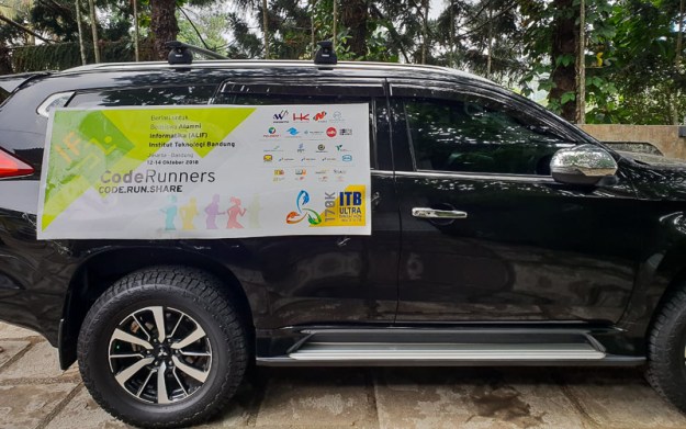 Salah satu kendaraan tim support