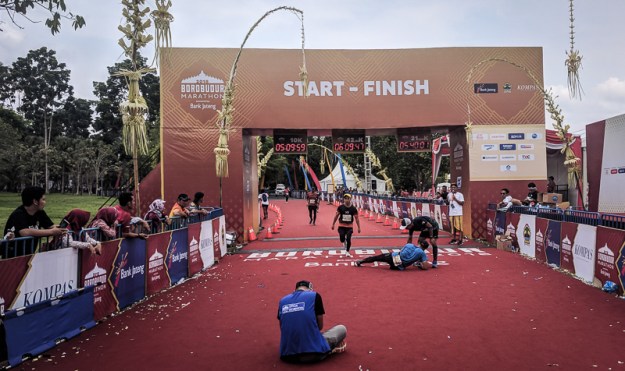 Suasana di garis finish