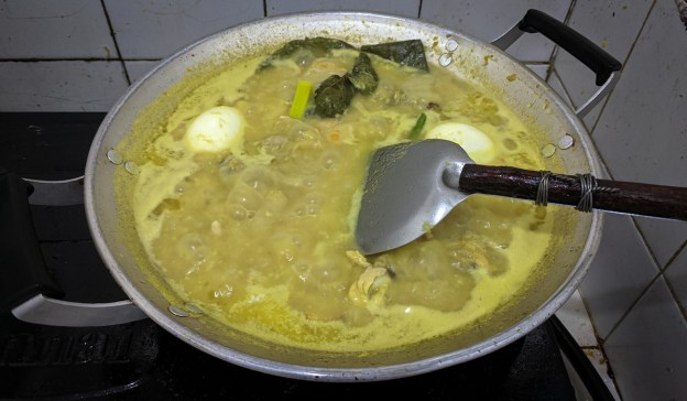Memasak Opor Ayam