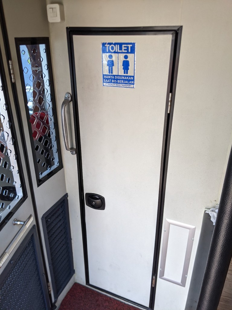 Toilet di bus double decker Rosalia Indah