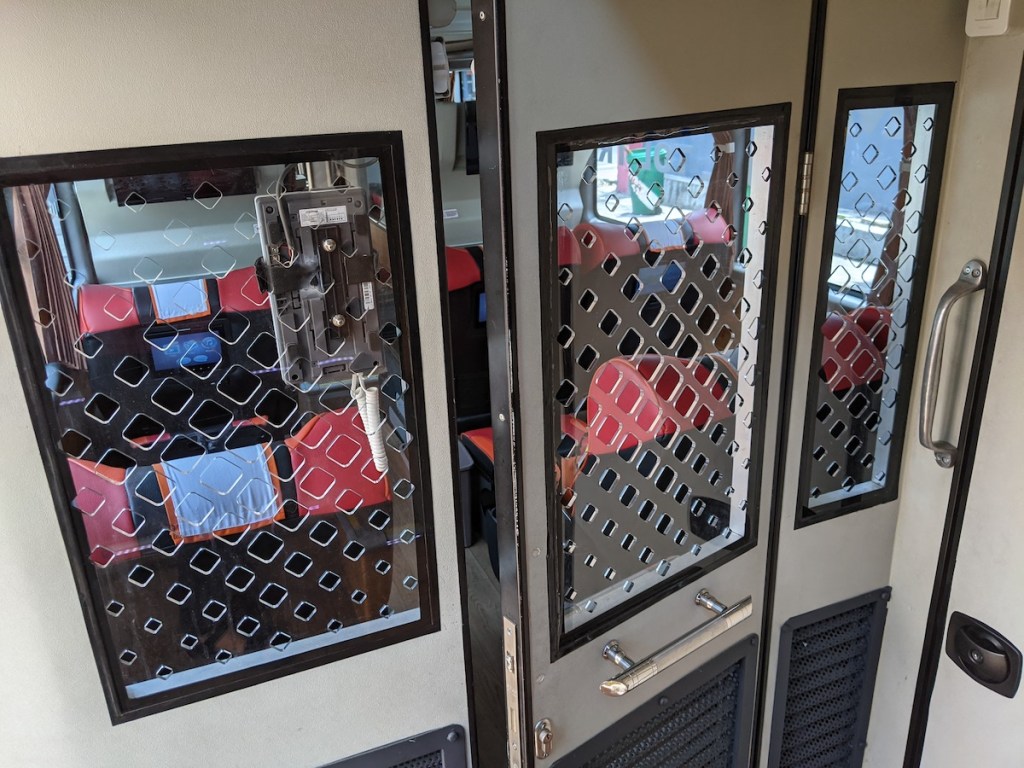 Kabin First Class dan Super Top